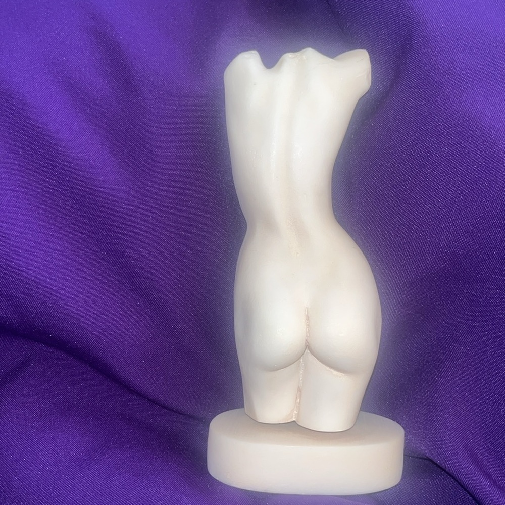 Female Body Form - Picture 2 of 5